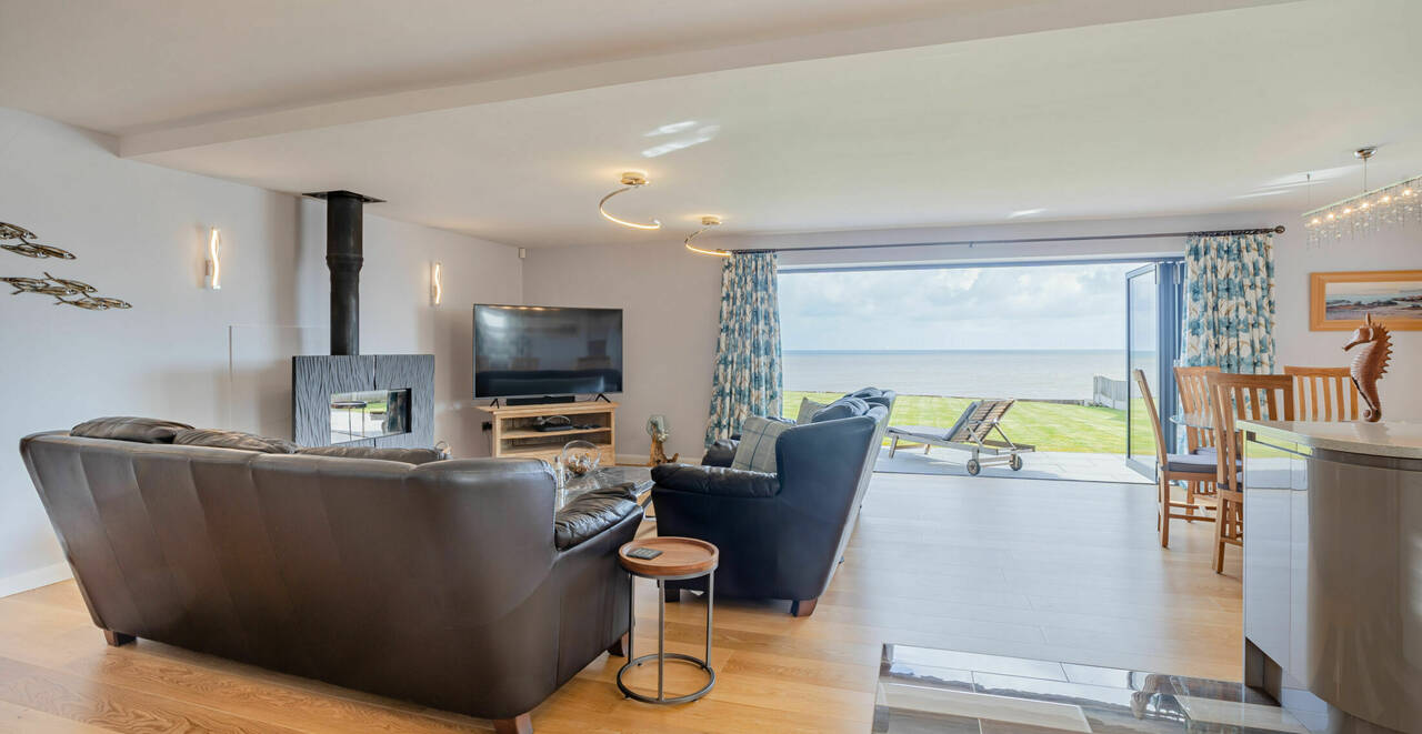 Coast & Marina Properties 86 PENRHYN BEACH EAST