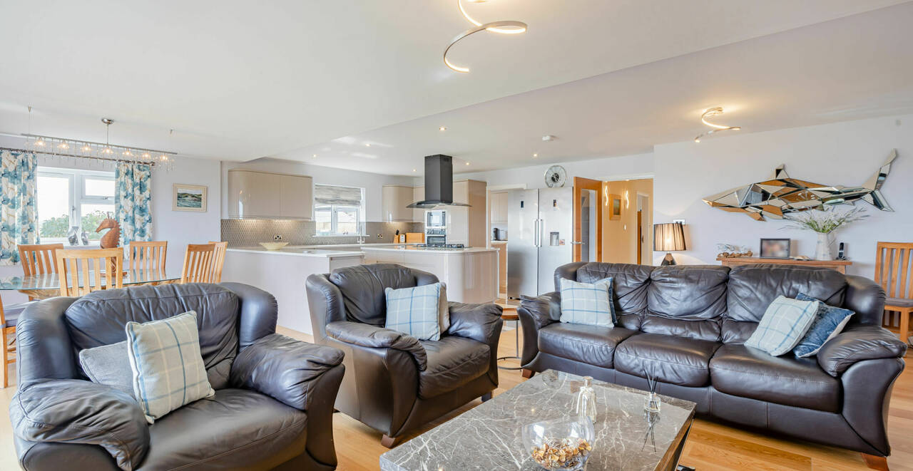 Coast & Marina Properties 86 PENRHYN BEACH EAST